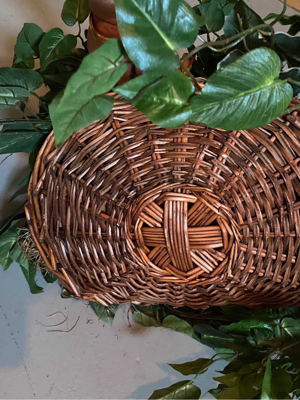 Realistic Green Leaf basket - Lifelike Artificial Foliage Accent - Picture 5 of 7